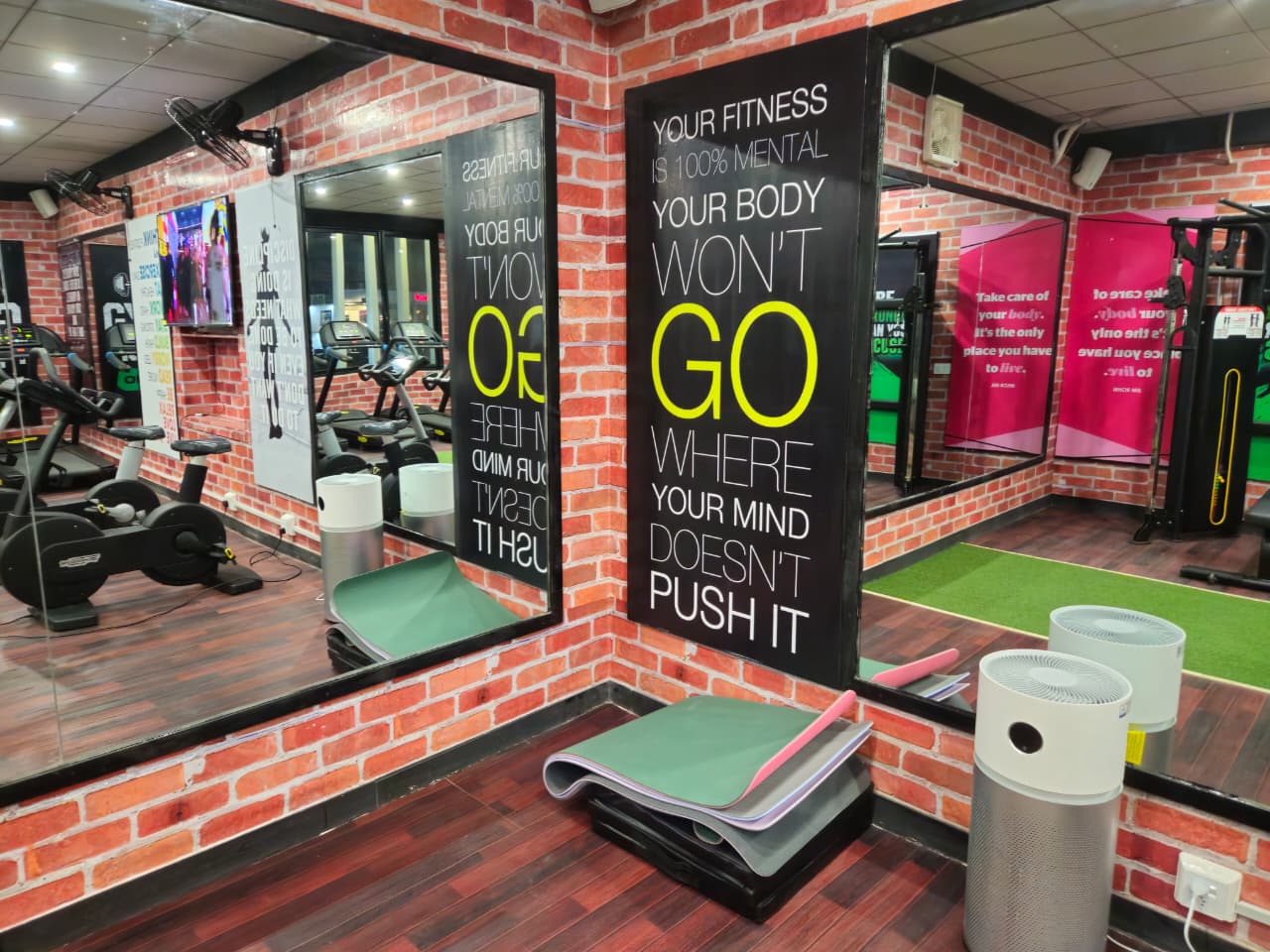Stretching and mat area with turf flooring at Core Fitness Lahore
